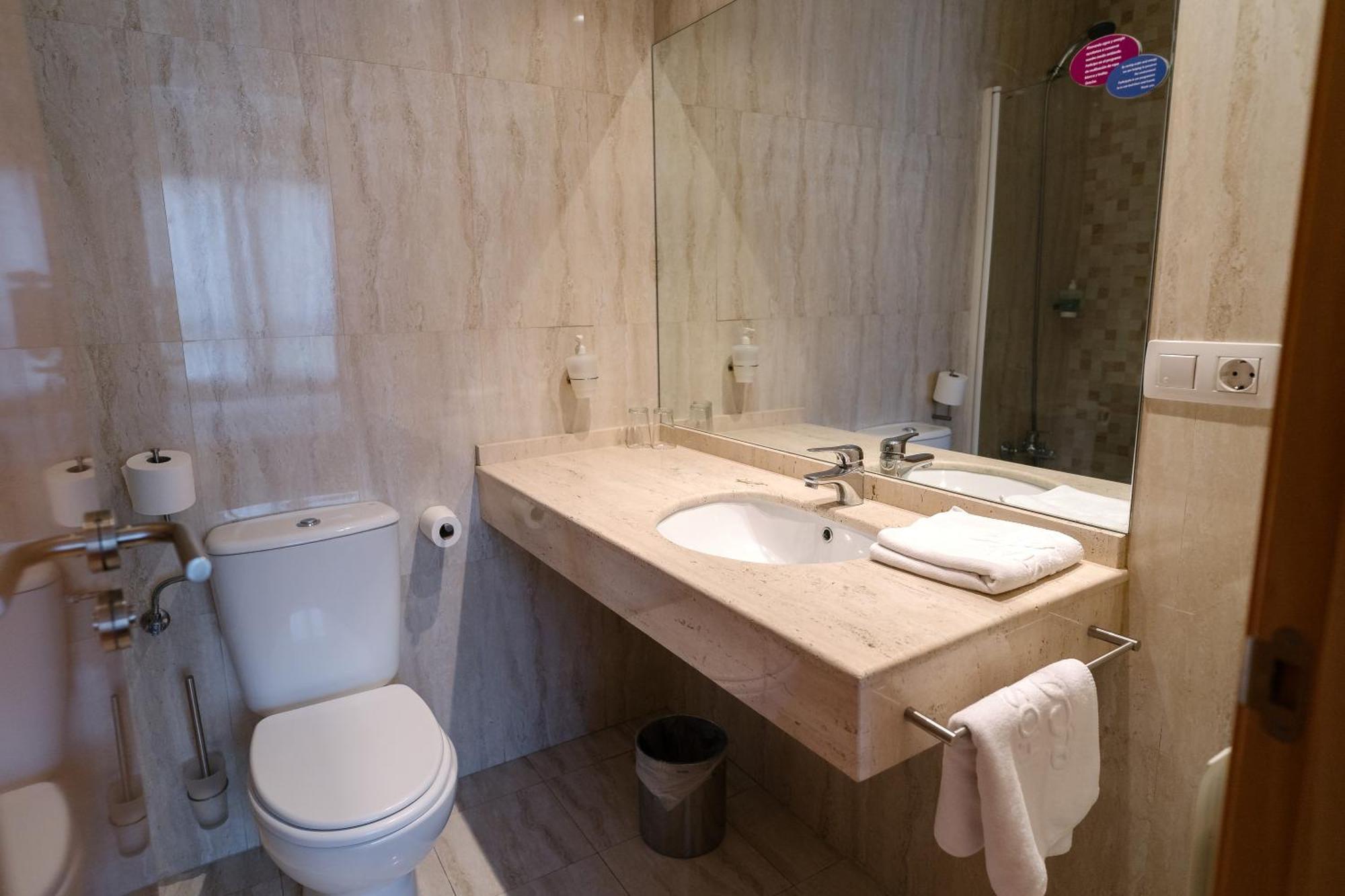Hostal Acanto Burgos Ngoại thất bức ảnh